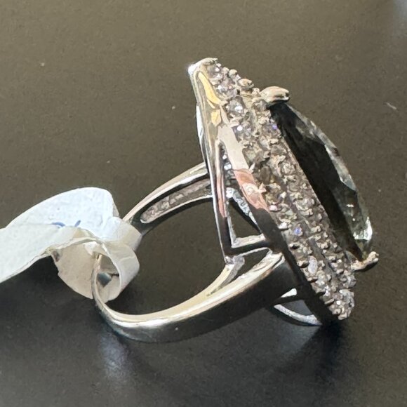 Brand new-Pear Shape Silver Ring with Stone in Dark Green - Picture 3 of 3
